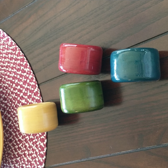 Pier 1 wooden napkin rings, set of 4, perfect condition - Picture 2 of 3